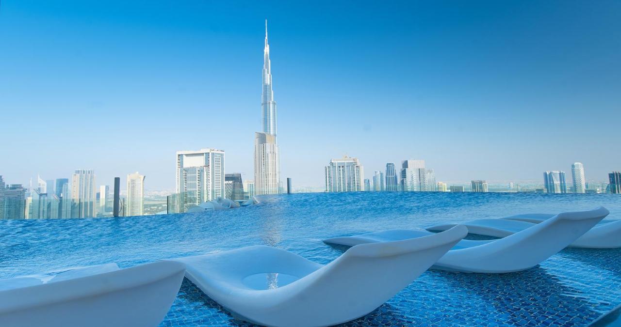 Infinity Pool & Burj Khalifa View L Luxe Paramount Dubái Exterior foto