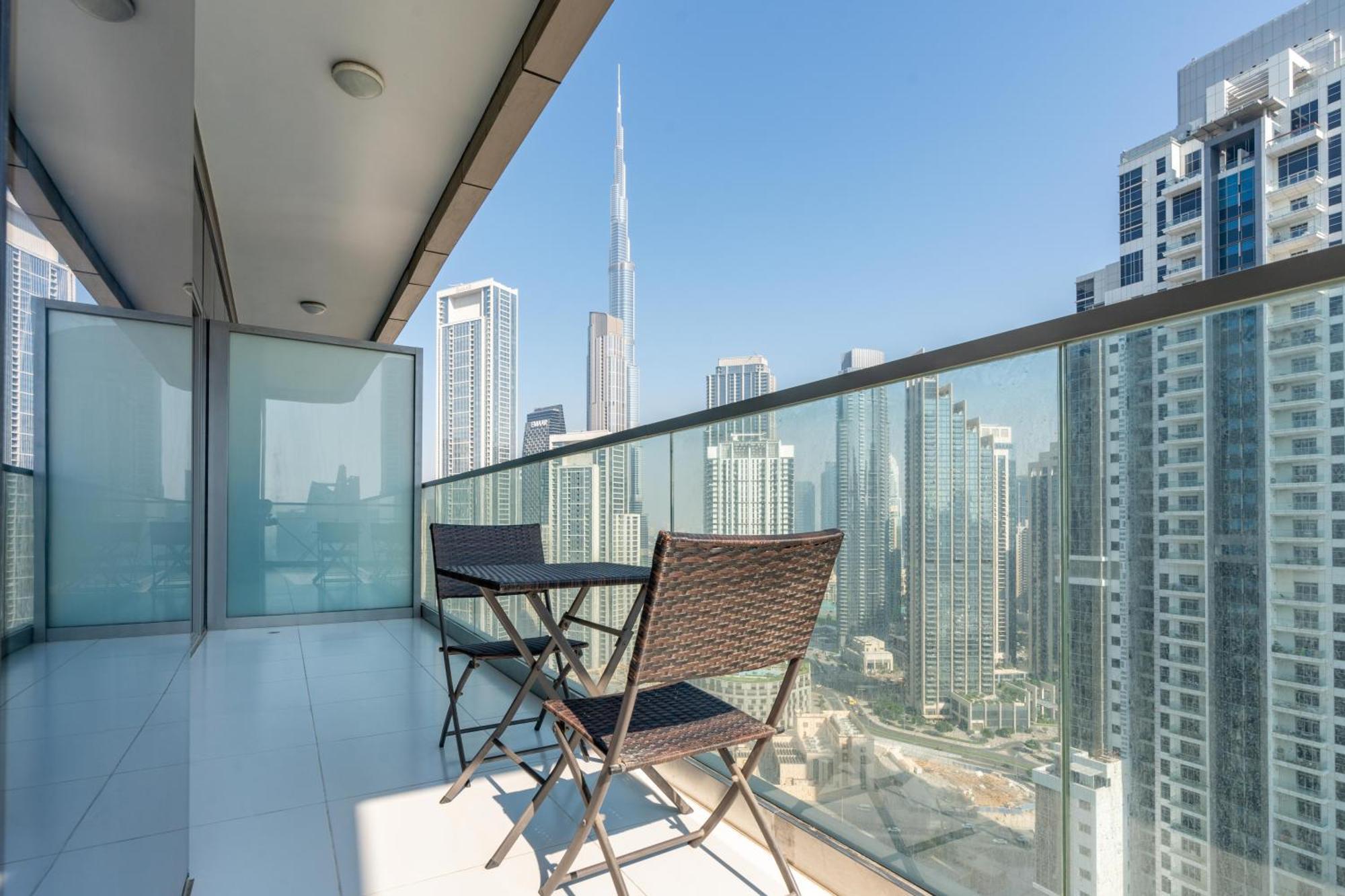 Infinity Pool & Burj Khalifa View L Luxe Paramount Dubái Exterior foto