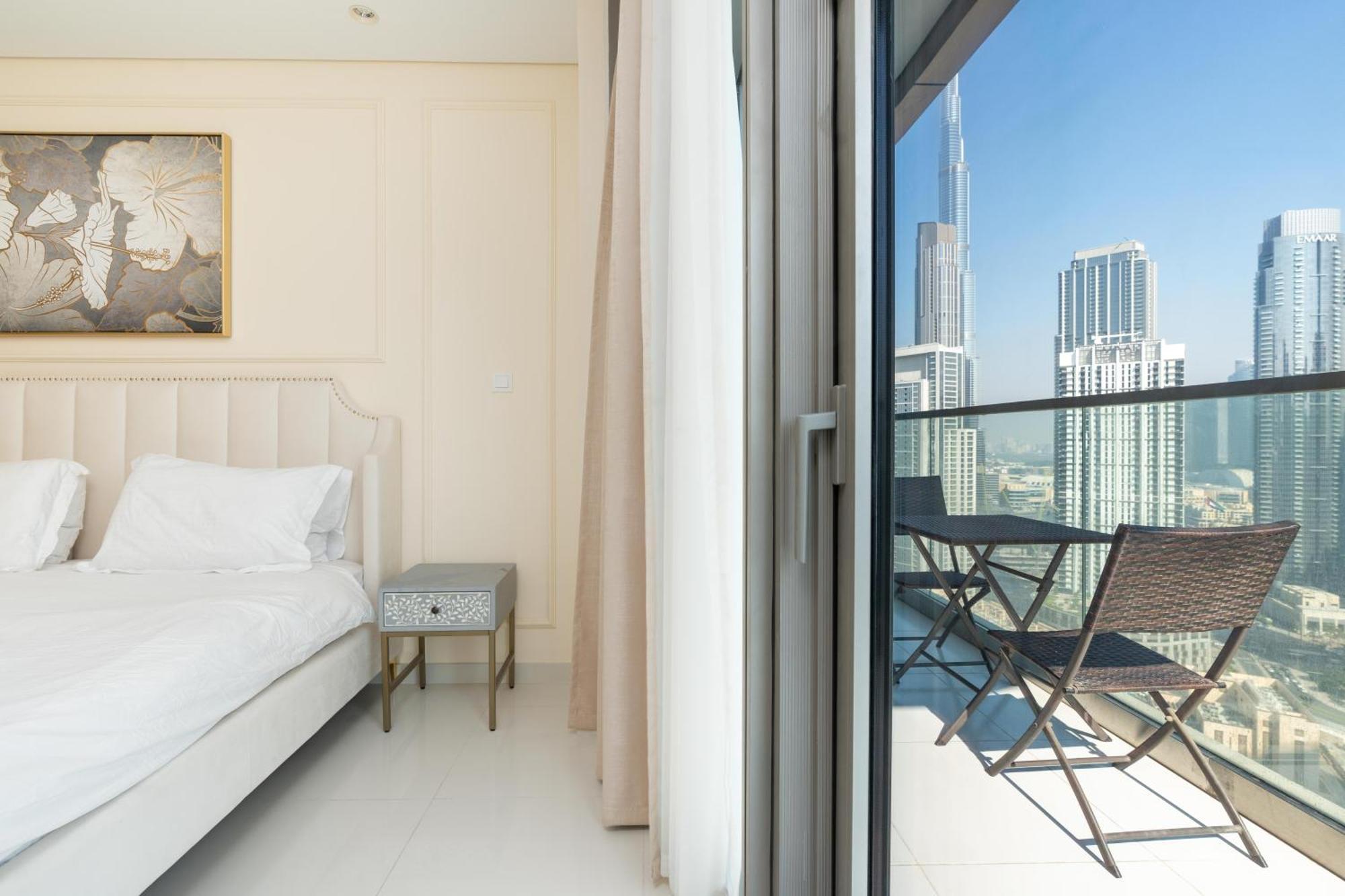 Infinity Pool & Burj Khalifa View L Luxe Paramount Dubái Exterior foto
