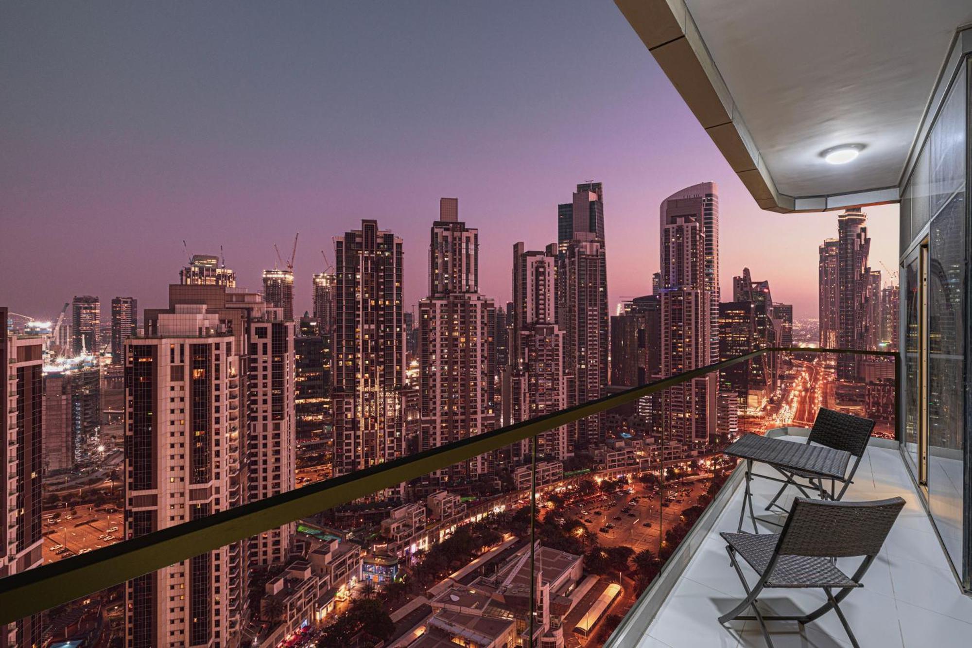 Infinity Pool & Burj Khalifa View L Luxe Paramount Dubái Exterior foto