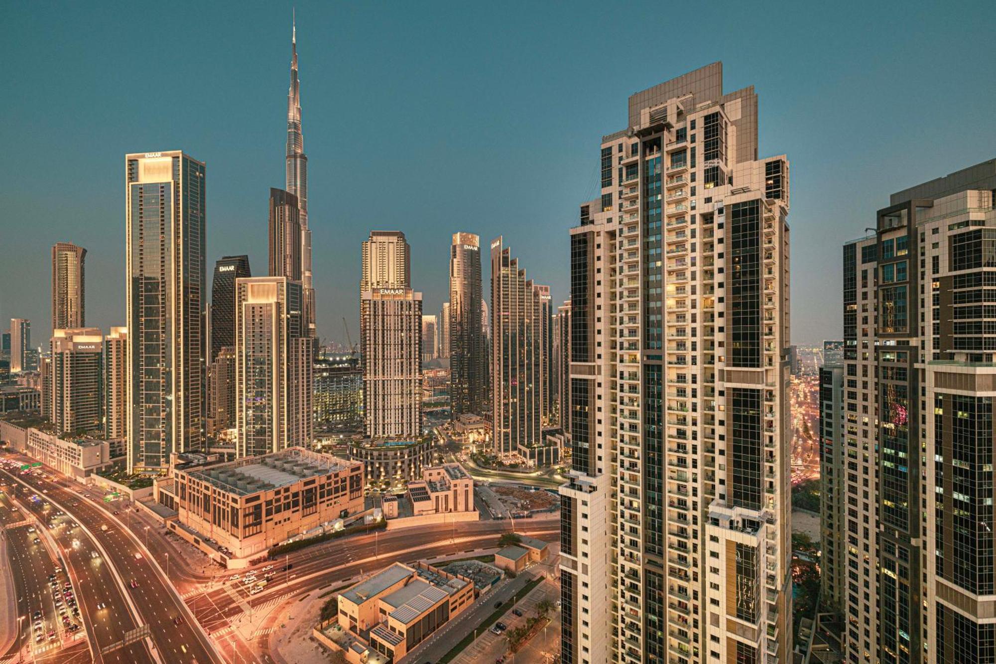Infinity Pool & Burj Khalifa View L Luxe Paramount Dubái Exterior foto