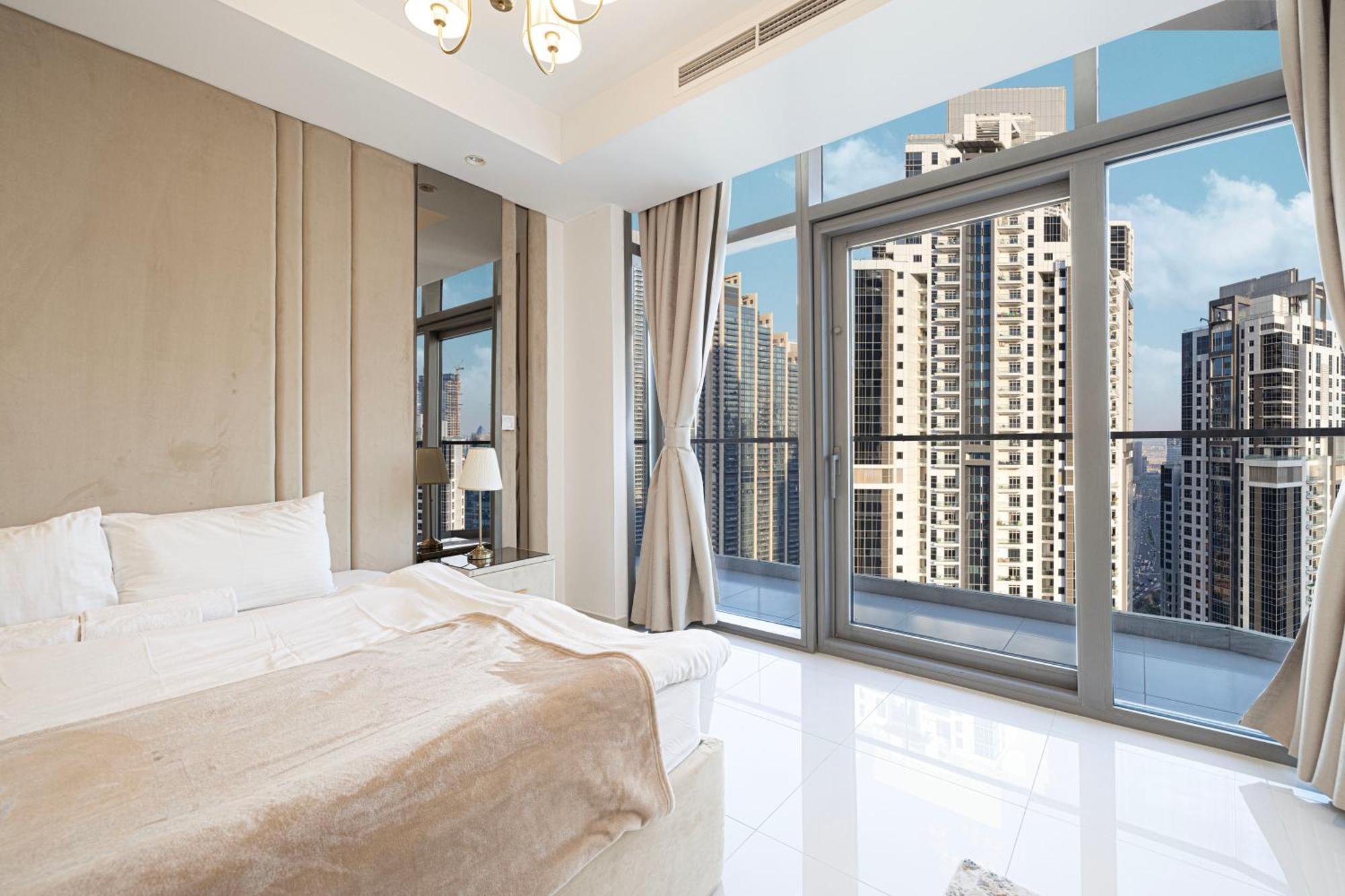Infinity Pool & Burj Khalifa View L Luxe Paramount Dubái Exterior foto